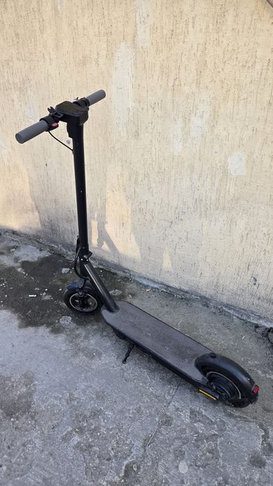 Електрическа тротинетка с предно окачване – отлична за града!