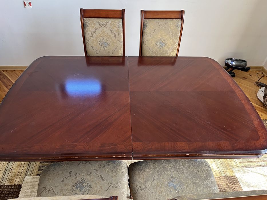 Стол со стульями