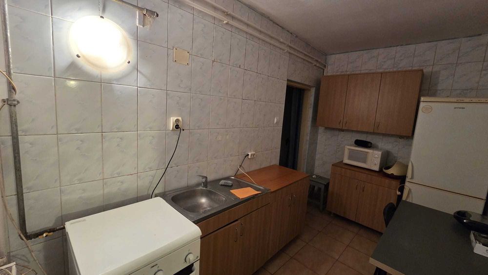 Inchiriez garsoniera casa la curte intrare separata sect 3 Buc