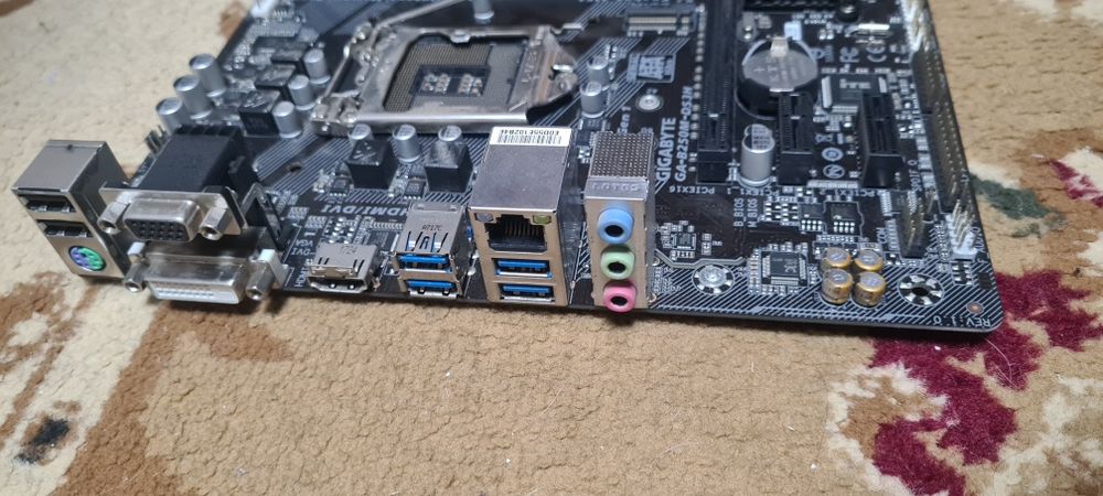 Продам материнскую плату gigabyte