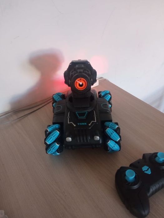 Продам танк с пультом управления