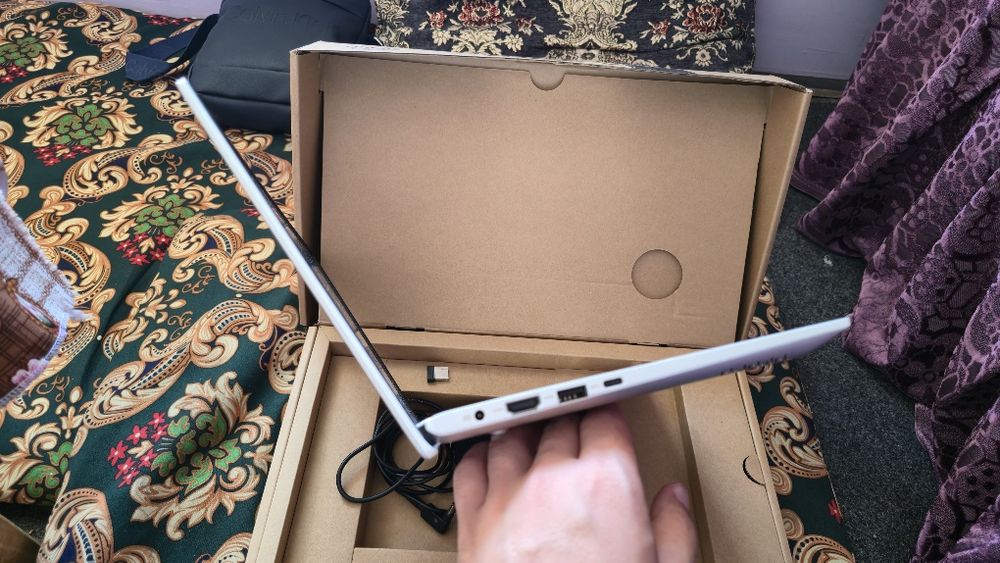 Asus Vivobook S330U
