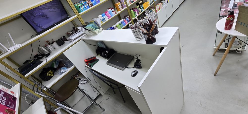 Витрина - стеллаж