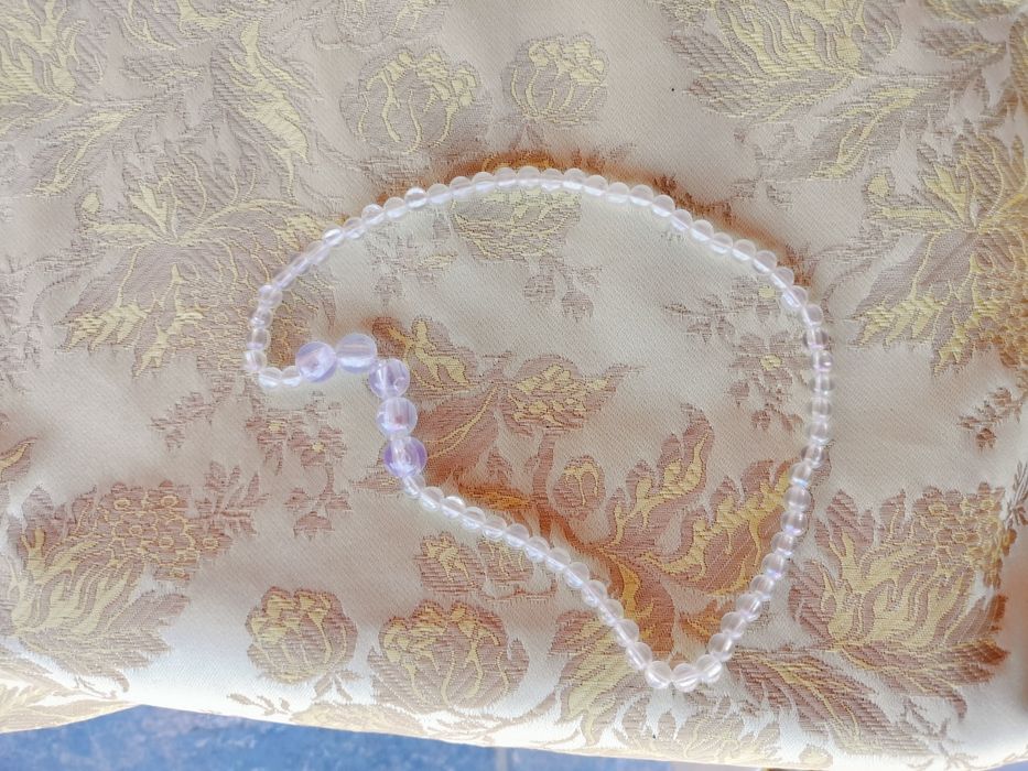 Lot 9 coliere / accesorii de damă diverse – Stiluri variate (perle, mărgele colorate, pandantive)