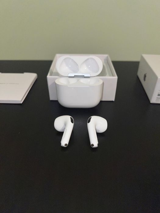 Casti Apple AirPods 4 noi, sigilate - Sunet premium, Design Elegant