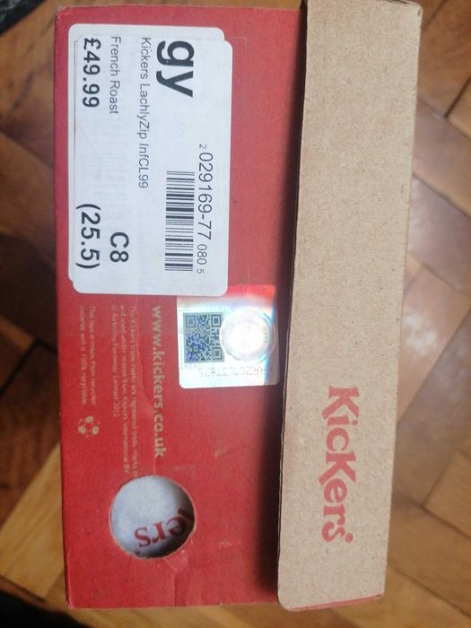 Кожени обувки от Kickers