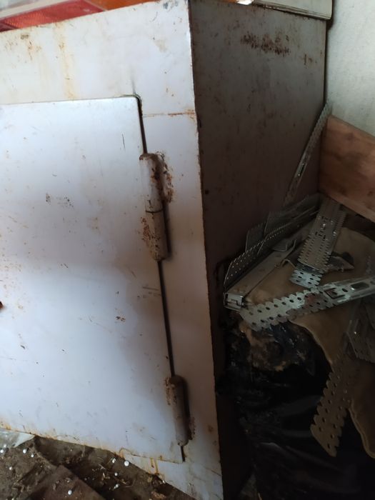 Сейф металлический. СРОЧНО ПРОДАМ