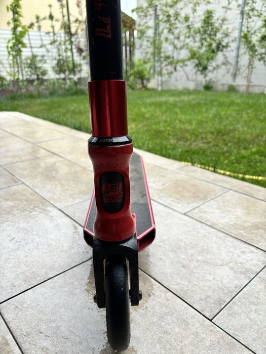 Slamm Scooters Urban VII Red + cască triple 8