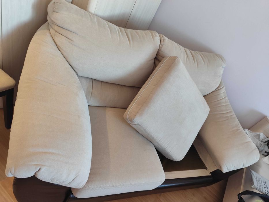 Диван двойка бежов