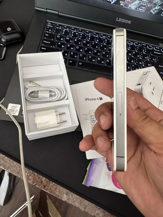 IPhone 4s 8GB в идеалном состоянии