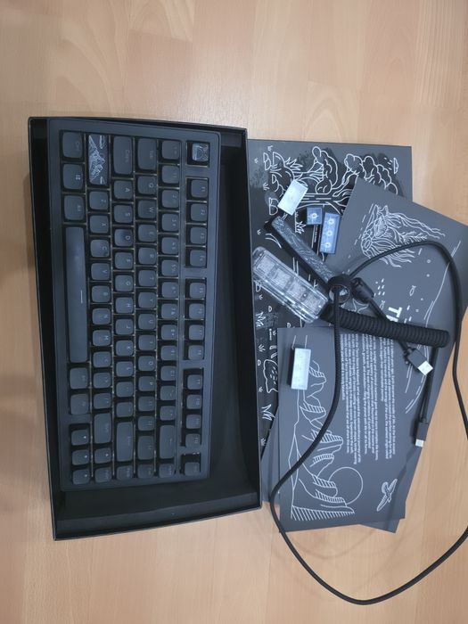 Vând tastatură mecanică premium Dark Project ALU81A Terra Nostra, în stare excelentă!