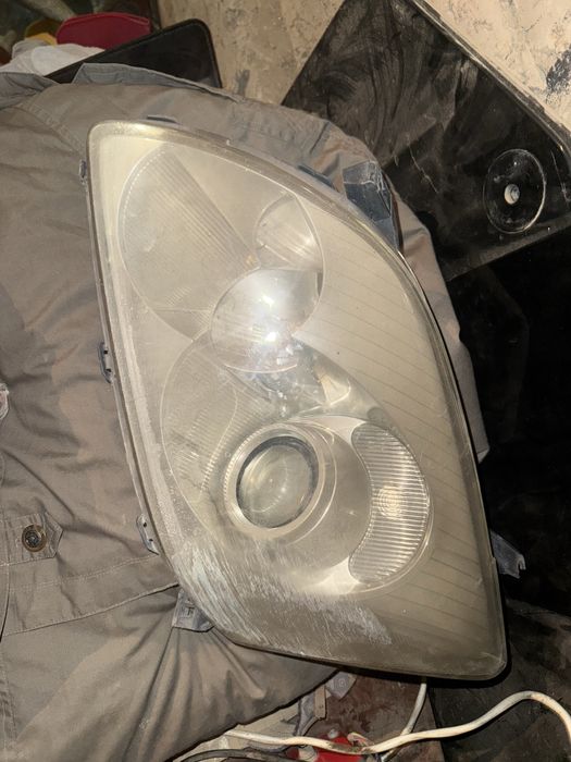 Фара тойота авенсис 2003т25