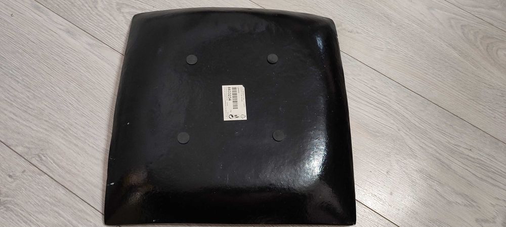 Квадратна стъклена чиния