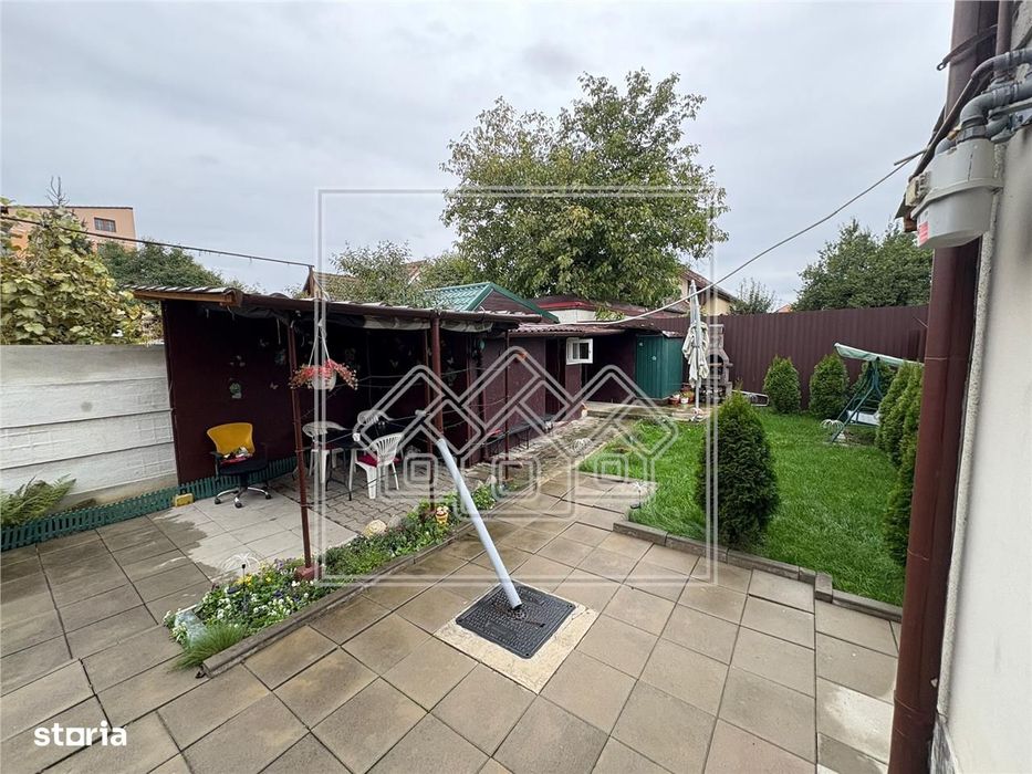 Casa cu 4 camere, balcon si curte - zona Lazaret