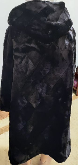 Пальто мутоновое с капюшоном (кусковое)