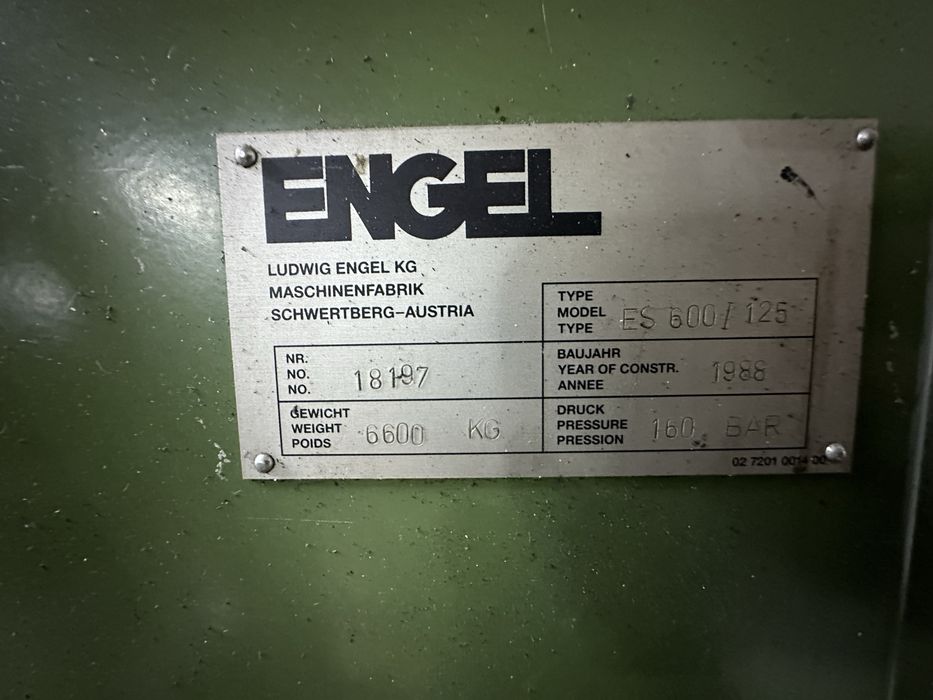 Продавам шприц машини ENGEL  ES 600/125 два броя