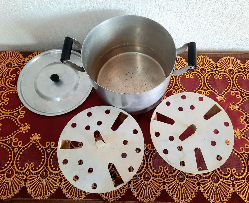Кастрюля 4,5л. + Касканы 2 шт.