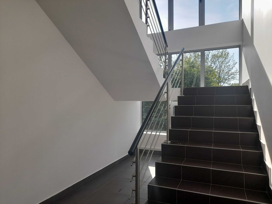 Curățenie generală apartamente, case, birouri, spații comerciale .