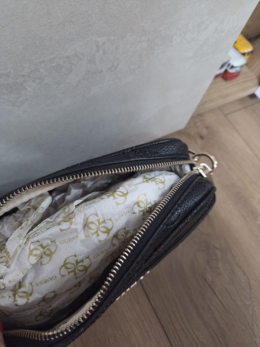 Дамска чанта guess