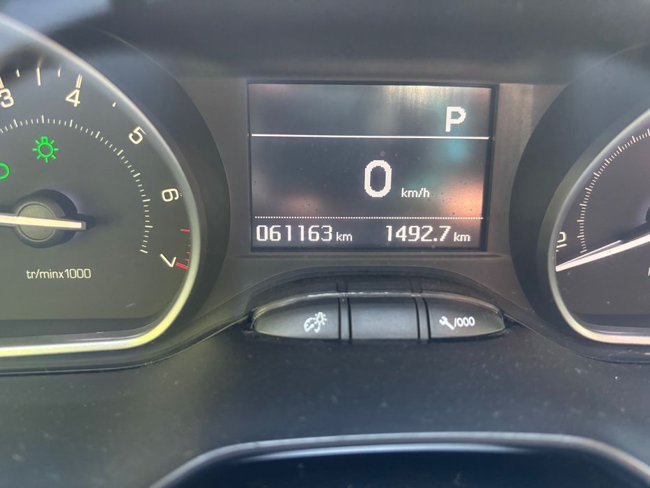 Peugeot 208 Сив металик 61200 км.