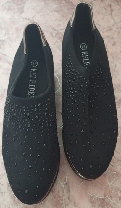 Срочно продам полусапожки и ботинки