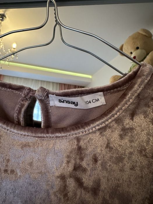 Детски Рокли и пуловерчета