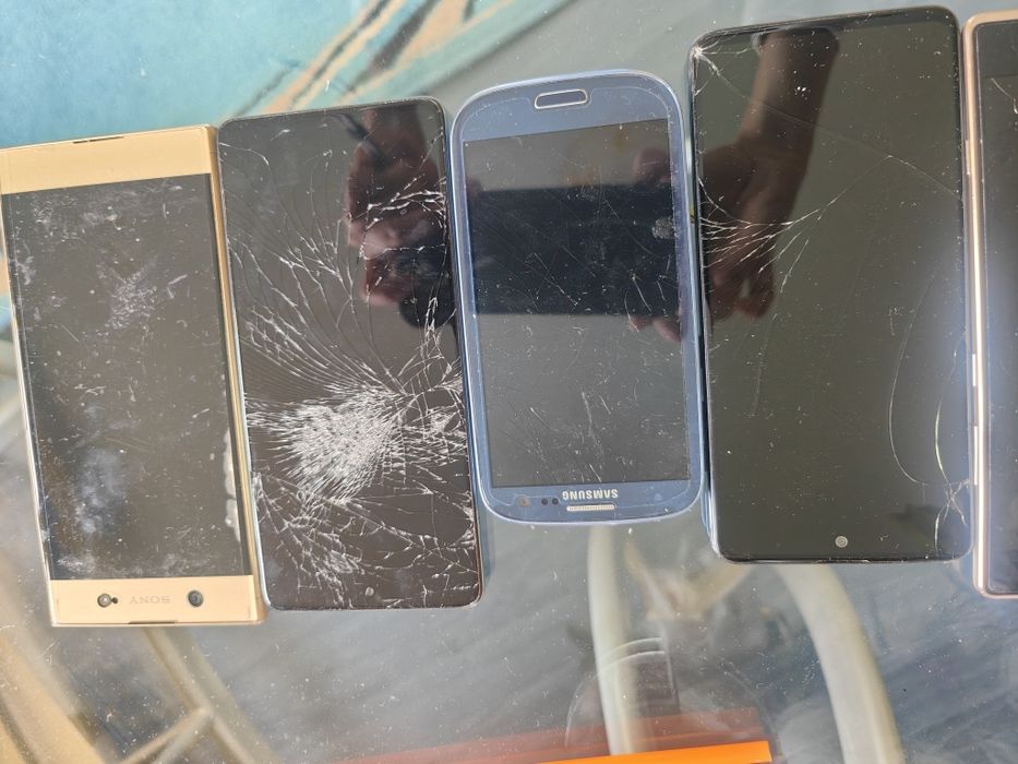 Стари телефони за части