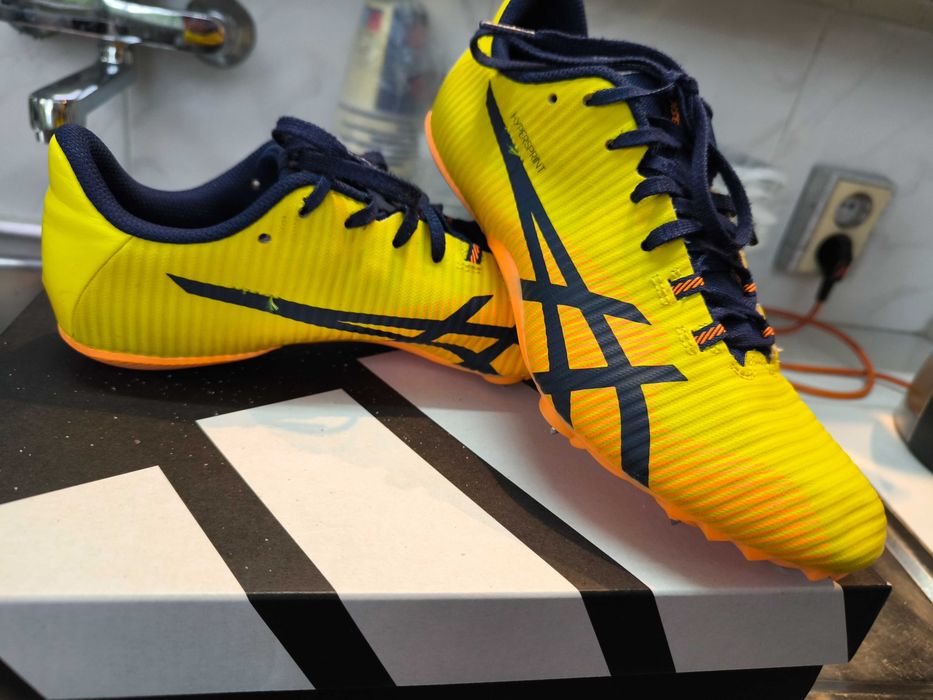 Шпайкове Asics hypersprint