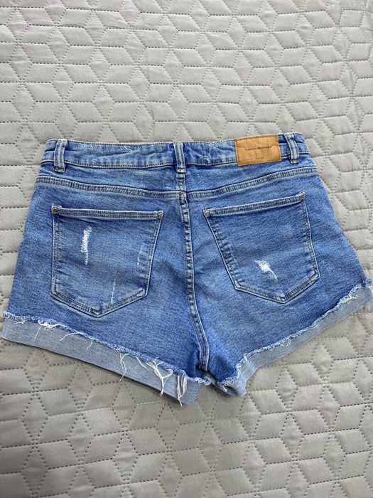 Vând pantaloni scurți din Denim