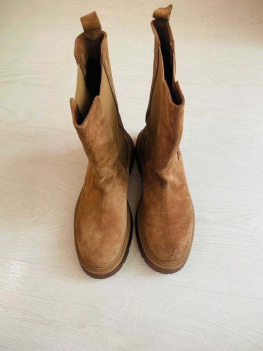 Боти от естествен велур