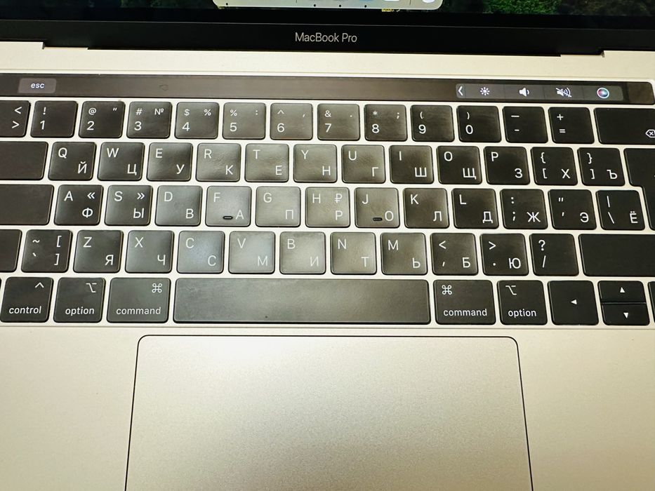 MacBook Pro 13 2019 Core i 5. 8 Gb. Inter Iris Plus Graphics 645