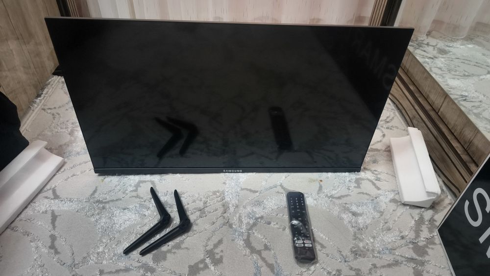 Smart televizor Q90 35s