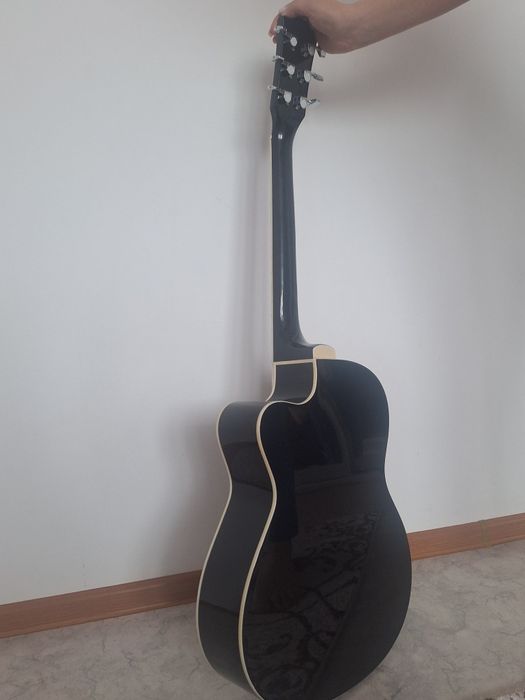 Акустическая гитара