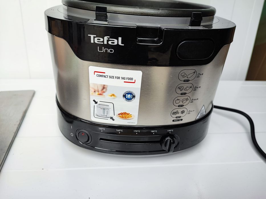 Friteuza Tefal Uno FF215D30, 1KG , 1.8L, 150°C-190°C , 4 persoane