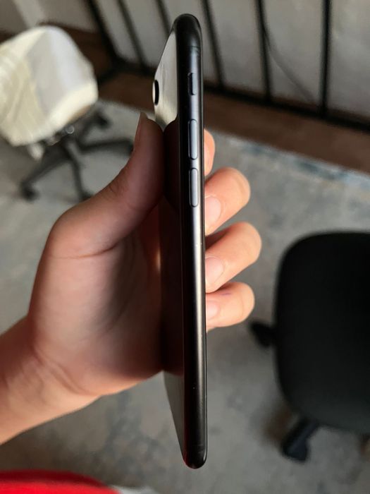 Продам Iphone SE