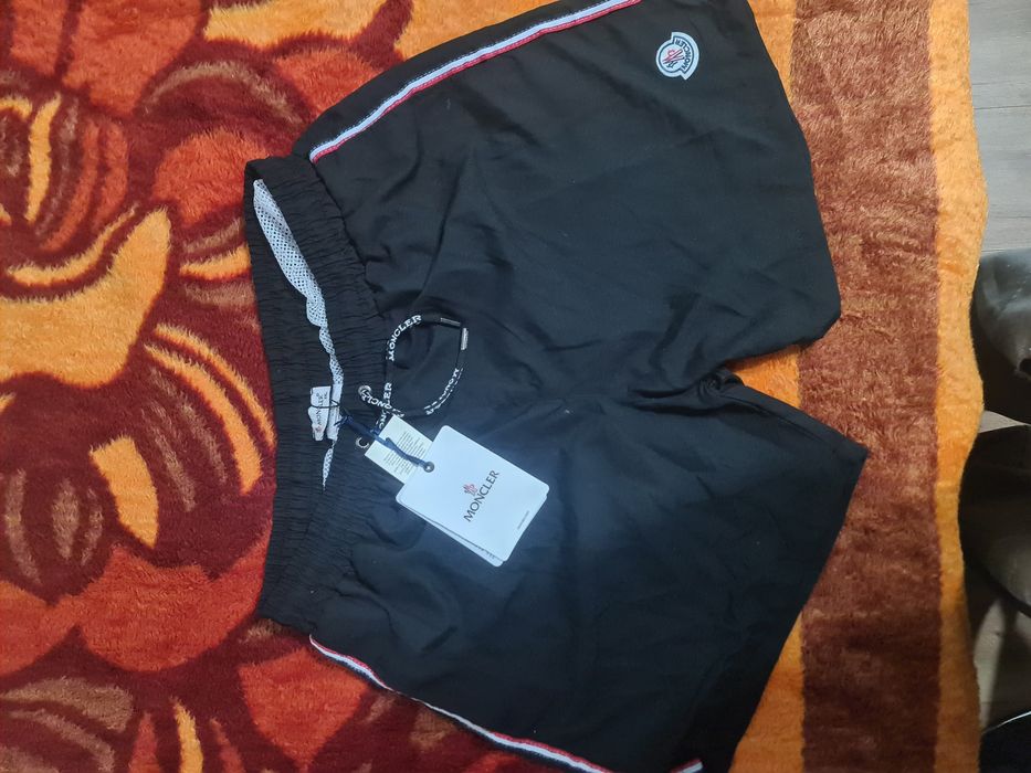 Къси панталони Монклер