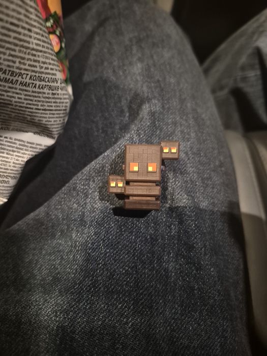 Продам или обменяю киндер майнкрафт