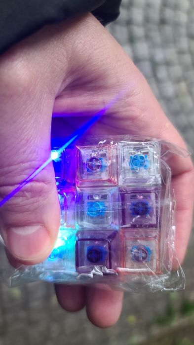 Breloc fidget spinner tastatura curcubeu Dumpling