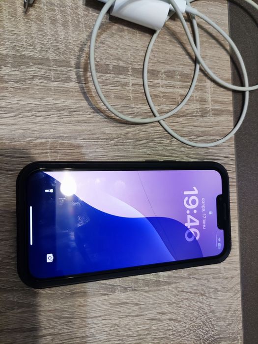 Продавам iphone 13 blue