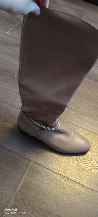 Продам кожаные сапоги Basconi