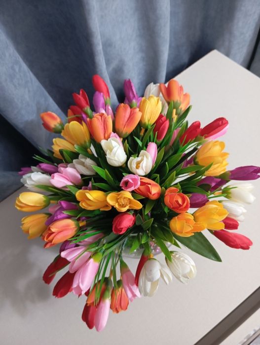 Suniy gullar hadiya uchun