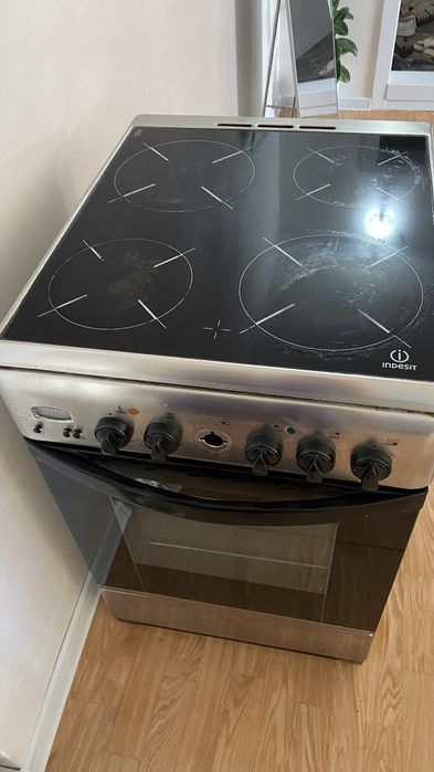Электрическая плита Indesit