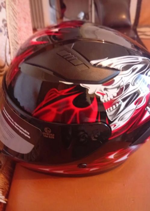 Продам мотошлем.