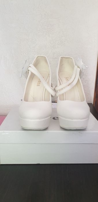 Туфли белые Serena