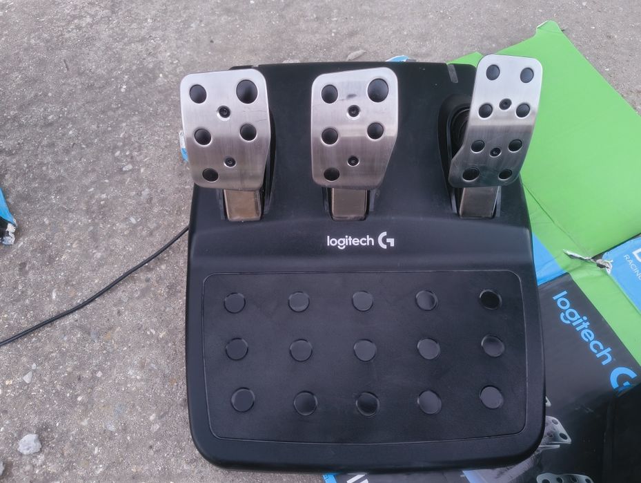 Vând volan gaming+pedale Logitech G920