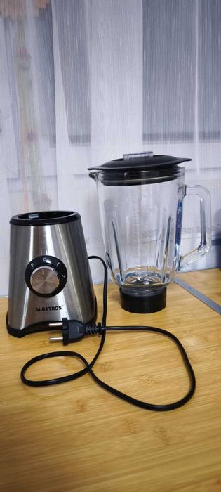 Blender cu 1 piesă defectă