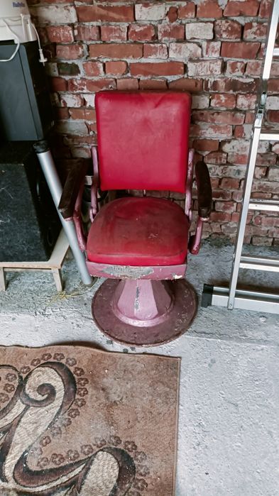 Ретро фризьорски стол