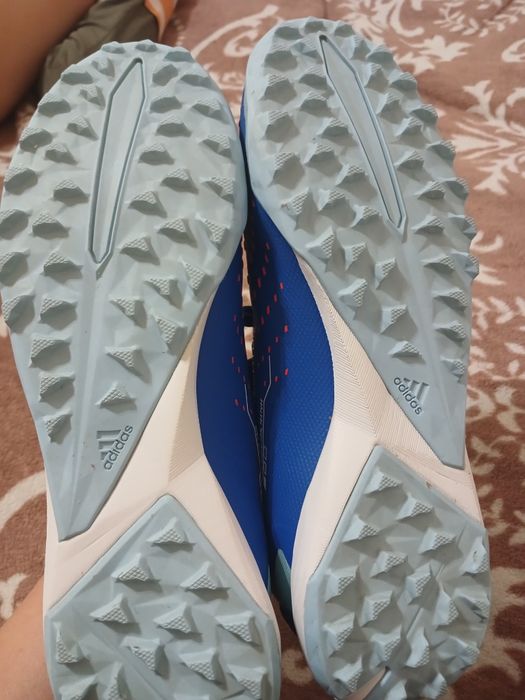 Футбольные кроссовһки Adidas Predator