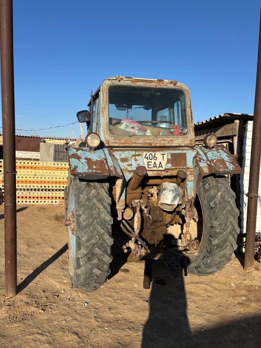 Трактор МТЗ-80 .