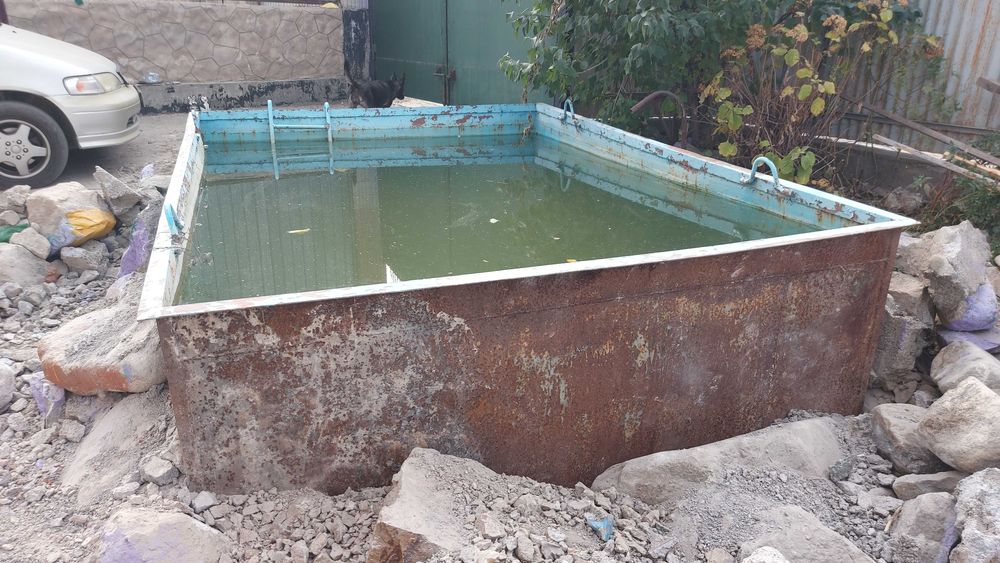 Ёмкость бассейн железный  продам.